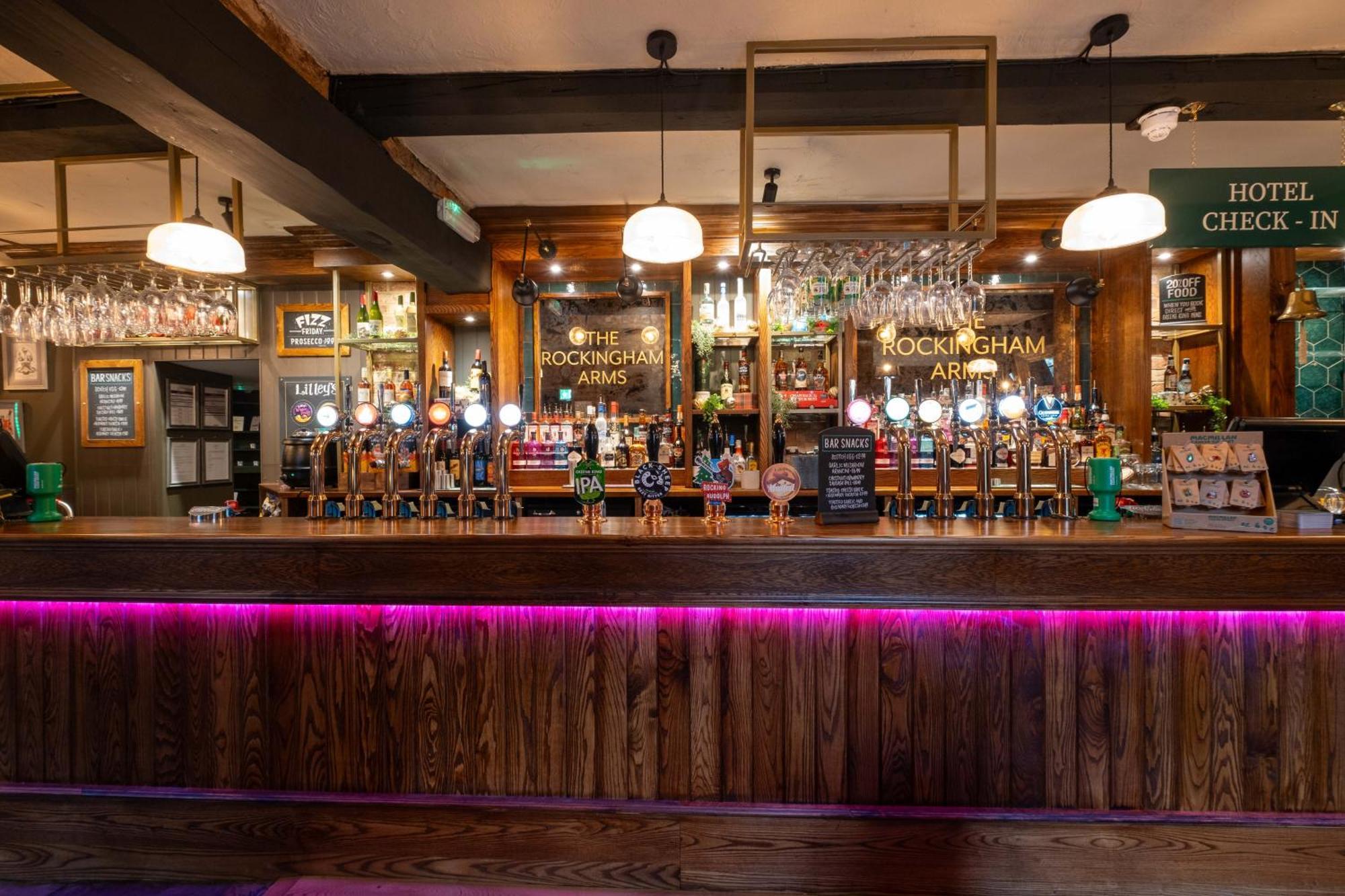 Rockingham Arms By Greene King Inns Wentworth  Kültér fotó