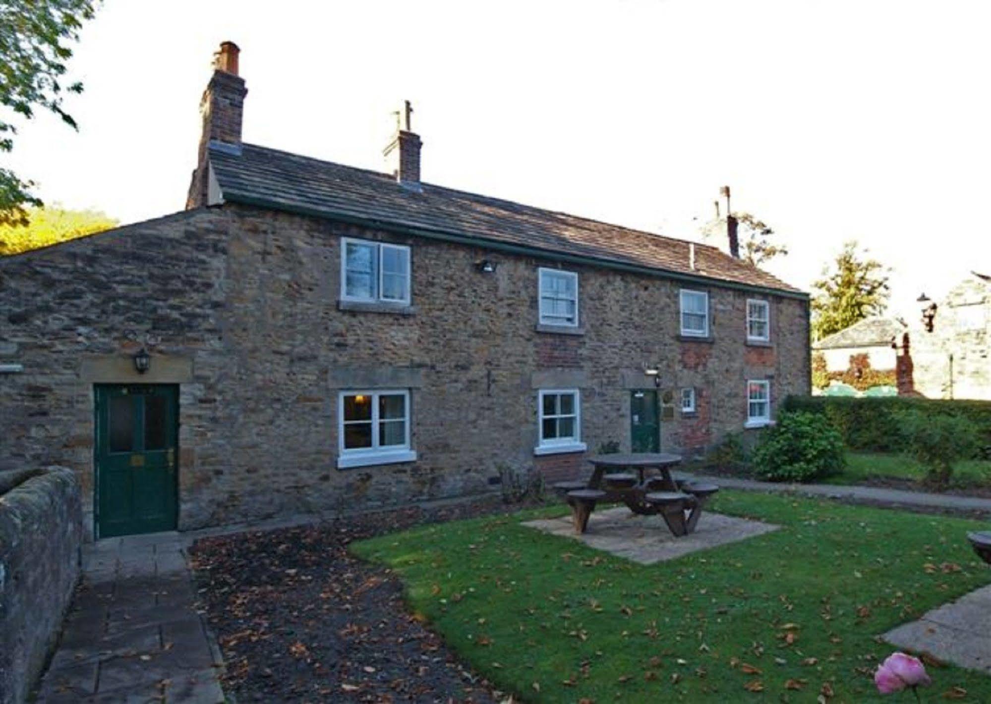 Rockingham Arms By Greene King Inns Wentworth  Kültér fotó