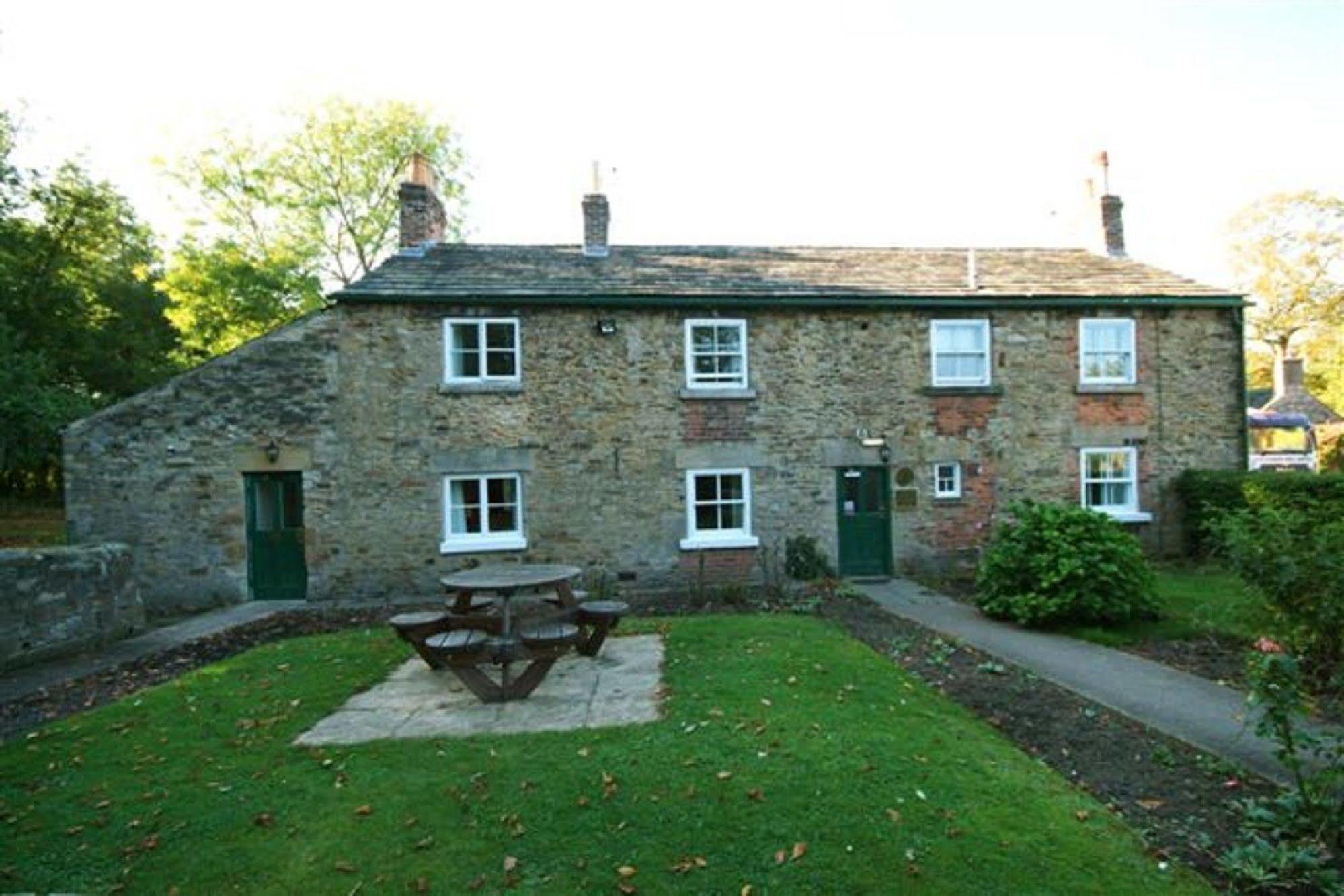 Rockingham Arms By Greene King Inns Wentworth  Kültér fotó